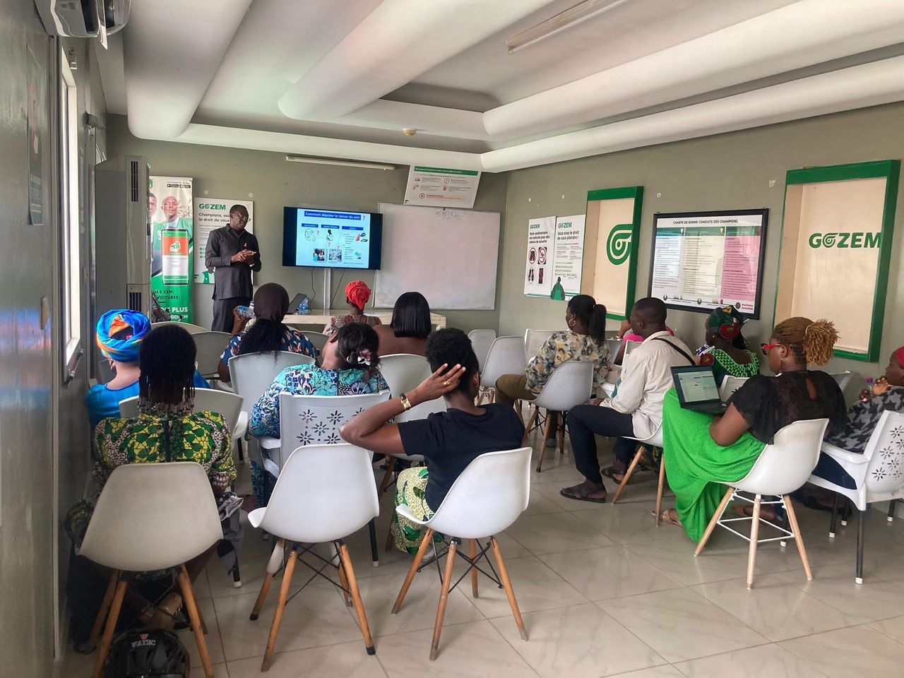 cancers féminins, notamment du cancer du sein et du  col de l’utérus